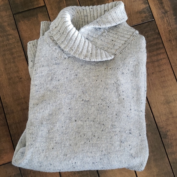 Wool blend sweater. Size medium - Picture 5 of 6